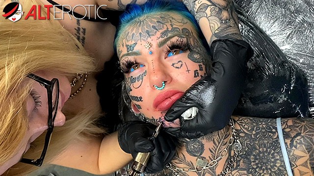 Lukel Xxx Video Com - Australian Bombshell Amber Luke Gets a new Chin Tattoo