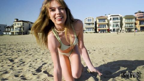 Classic Cars Make Leila Horny - Mofos IKnowThatGirl