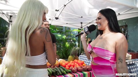 RealityKings Money Talks - Lewd Foods Serena Santos, Anna Chambers, Kona Jade, Luna Luxe, GI Joey, Ethan Seeks