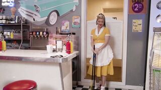 Care To Dance, Hun Serene Siren, Alexis Tae - Girlsway