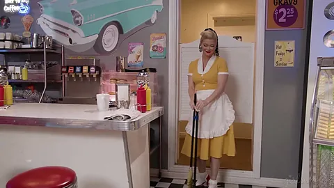 Care To Dance, Hun Serene Siren, Alexis Tae - Girlsway