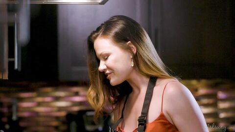 Favorite Meal Alison Rey, Hazel Moore - Girlsway