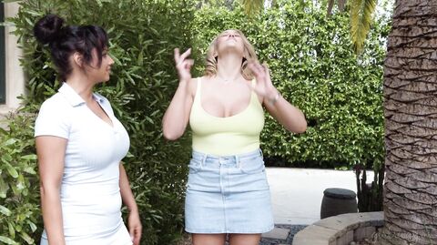 Squirting Lesbian Compromising Positions Ryan Keely, Penny Barber, Daisy Fuentes