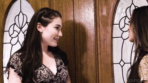 Web Young Leave The Light On Alexia Anders, Lily Lou - Girlsway