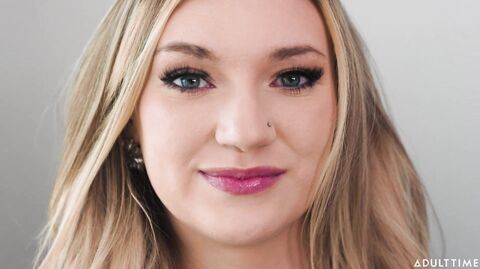 Up Close With Daisy Lavoy