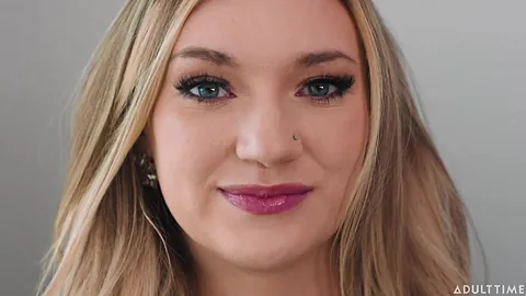 Up Close With Daisy Lavoy