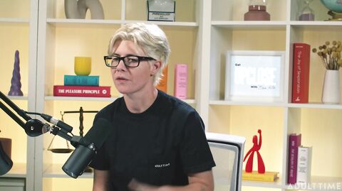 Up Close How Women Orgasm - Khloe Kingsley