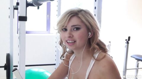 Molly Bennett - PervsOnPatrol - Mofos