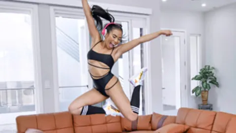 Jada Kai's stepdad caught her in the act of pussy-pumping and gave her a wild daddys-girl roleplay