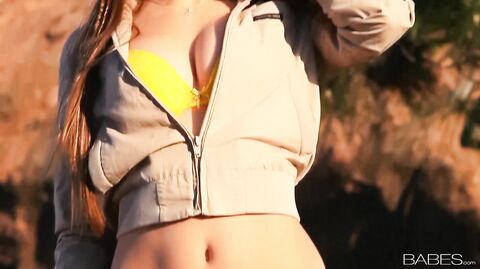 Watch this wild amateur babe get her wet pussy creamed & doggy-styled by a big dick