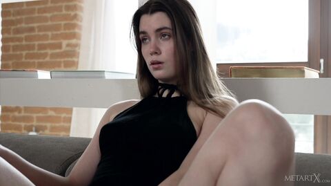 Dannas Debut 2 – Danna Bliss Trailer (MetArtX)