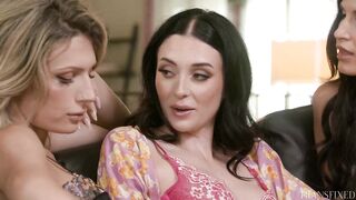 Jade Venus trains Charlotte Sins in trans lesbian foursome