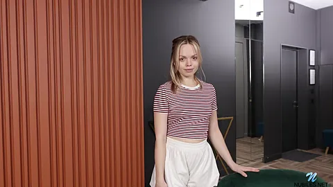 Russian babe Eva Sinn - Crop Siren