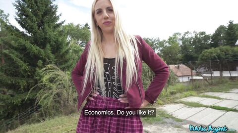 Carolyne Marian - Skeleton Teen Horny Halloween - Public Agent
